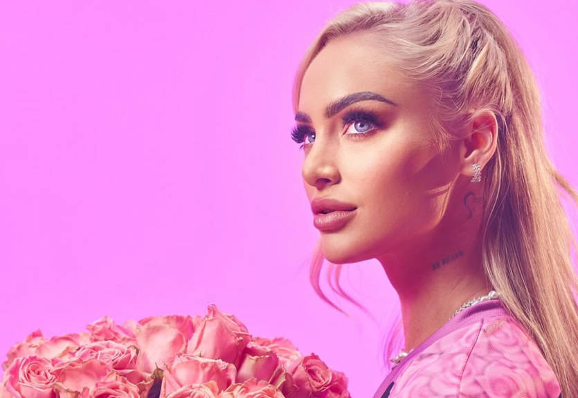 Самая красивая футболистка в мире создала свою форму для футбольного симулятора EA FC 24 Самая красивая футболистка в мире создала свою форму для футбольного симулятора EA FC 24