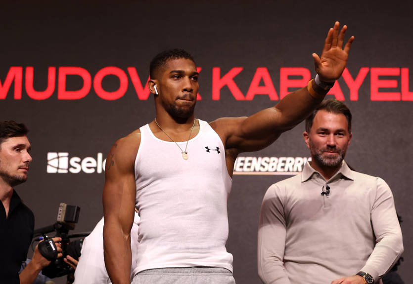 "Нищівна перемога": Промоутер Джошуа спробував передбачити результат бою з Валліном