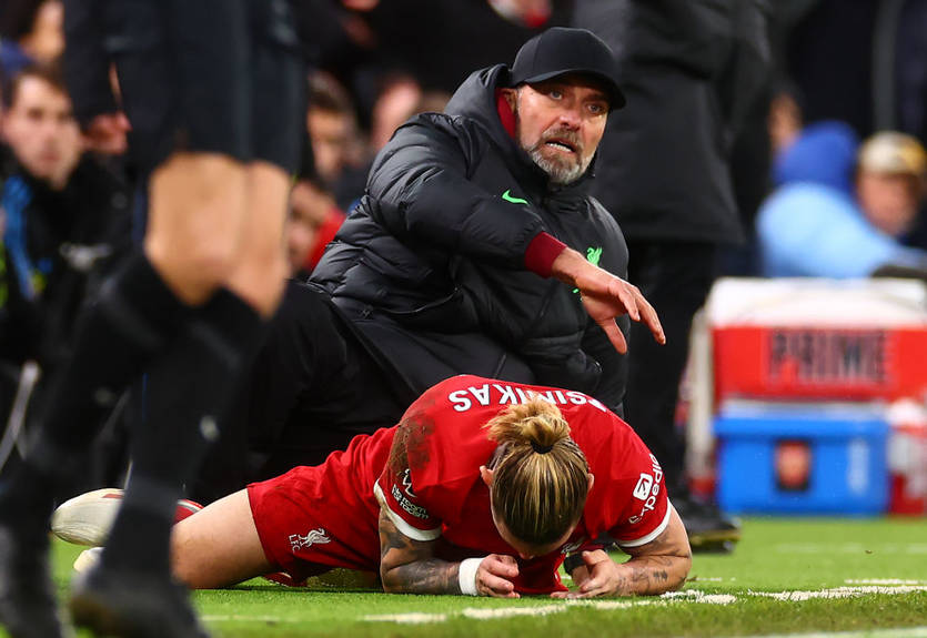 Захисник Ліверпуля зламав ключицю внаслідок зіткнення з Клоппом