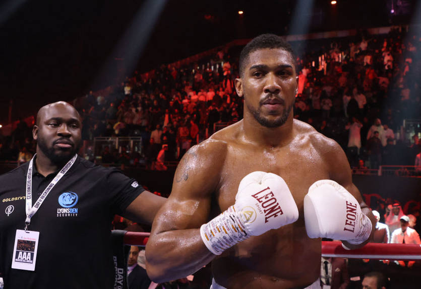 Леннокс Льюїс розповів, з ким тепер має побитися Джошуа