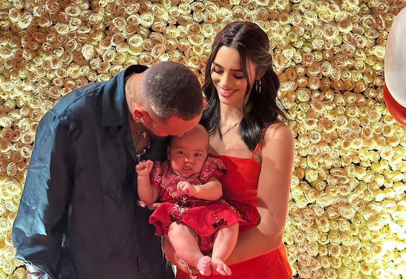 Бабушки окружили: Неймар похвастался милыми фотографиями с новорожденной дочкой