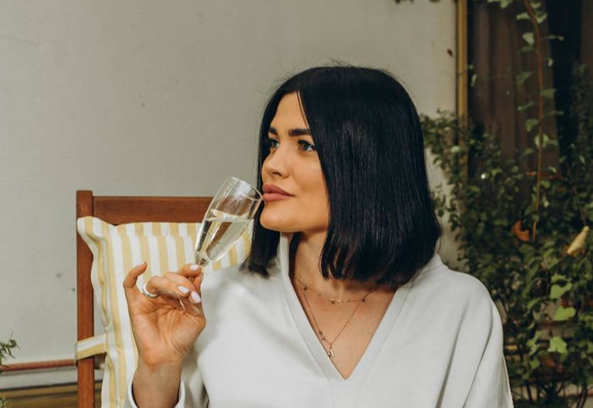 Жена украинского футболиста снялась в Супермаме