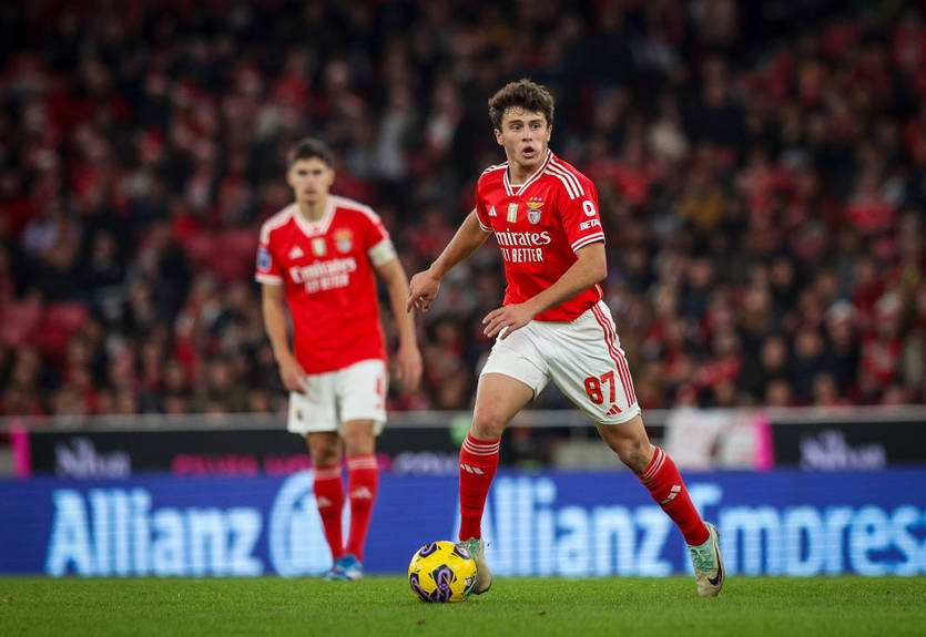 Бенфика увеличит отступные за своего игрока на фоне интереса английских грандов Бенфика увеличит отступные за своего игрока на фоне интереса английских грандов