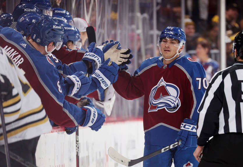 НХЛ: Колорадо по буллитам одолел Бостон, Даллас на выезде разгромил Миннесоту