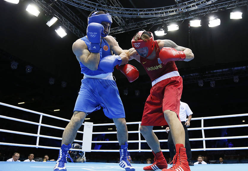 Бетербиев назвал причину поражения Усику на Олимпиаде