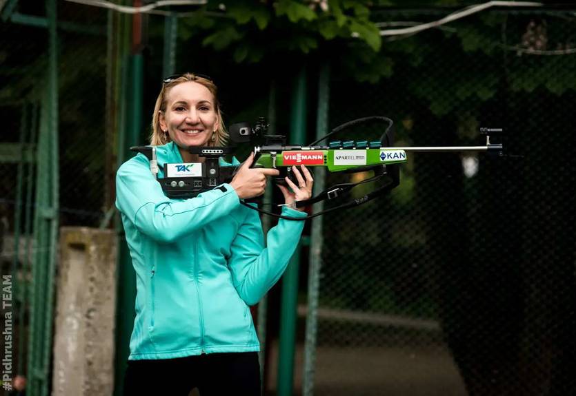 "Псевдотренери, які знищують здоров'я": Білосюк показала фото з перемотаними ногами