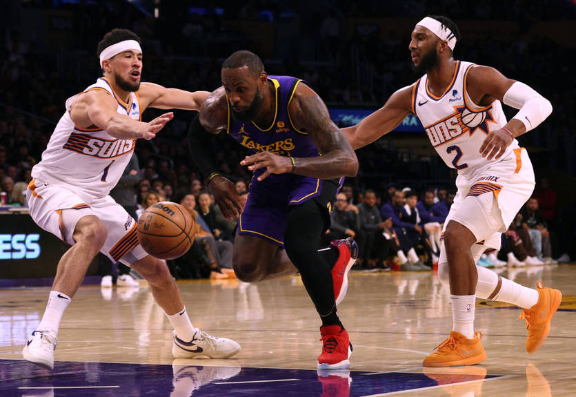 НБА: Бостон Михайлюка розгромно програв Мілуокі, Фінікс обіграв Лейкерс