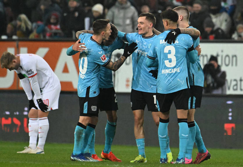 Гол Паласиоса на последних минутах принес Байеру непростую победу над Аугсбургом