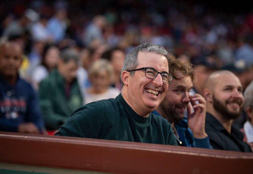 Известный комик начал называть состав Ливерпуля во время речи после получения Emmy Известный комик начал называть состав Ливерпуля во время речи после получения Emmy