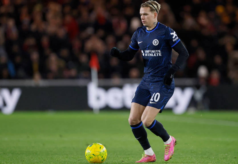 Сердечный мармелад: Мудрик сделал милый подарок фанату перед матчем в АПЛ