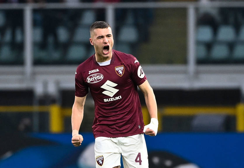 Мілан має намір посилити лінію оборони лідером Торіно