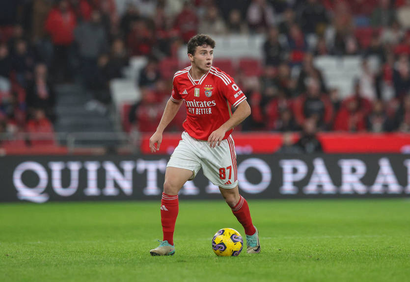 У Бенфіці спростували інформацію про переговори з МЮ щодо Невеша