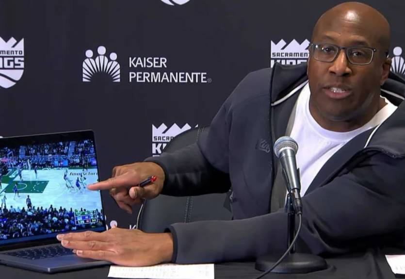 НБА оштрафовала тренера Леня за презентацию ошибок судей на ноутбуке НБА оштрафовала тренера Леня за презентацию ошибок судей на ноутбуке