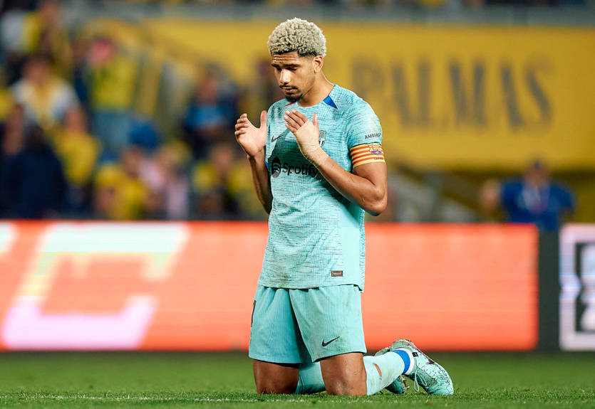 Барселона не збирається продавати Баварії свого основного центрбека Барселона не збирається продавати Баварії свого основного центрбека