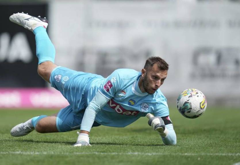 Вратарь вернулся в Минай через полтора месяца после разрыва контракта