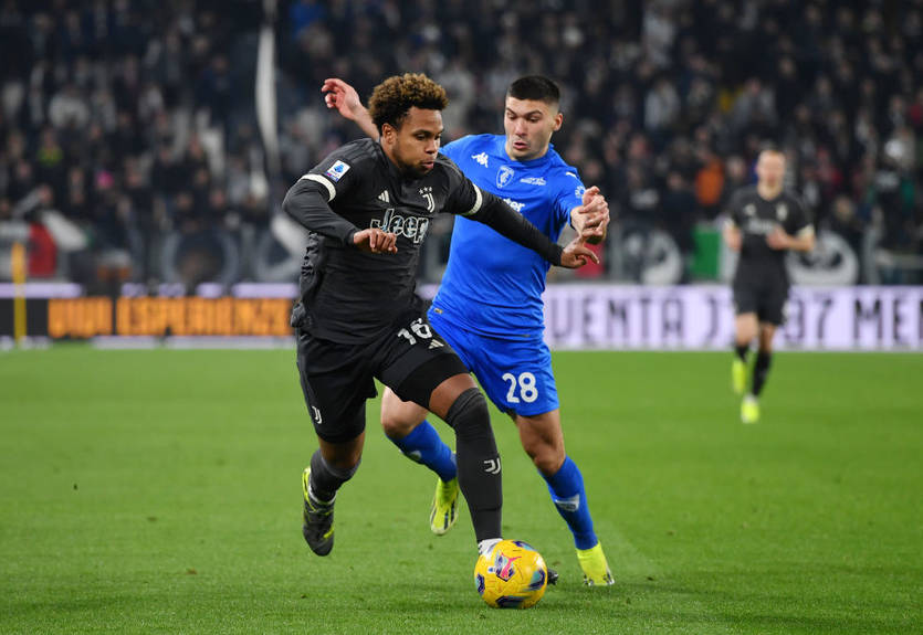 Ювентус в меньшинстве потерял очки в матче с Эмполи Ювентус в меньшинстве потерял очки в матче с Эмполи