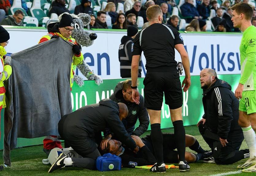 У матчі Бундесліги вболівальник зайняв місце арбітра