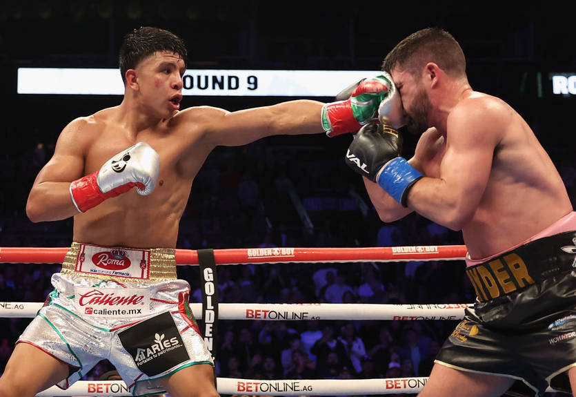 Мунгія здобув впевнену дострокову перемогу над Райдером