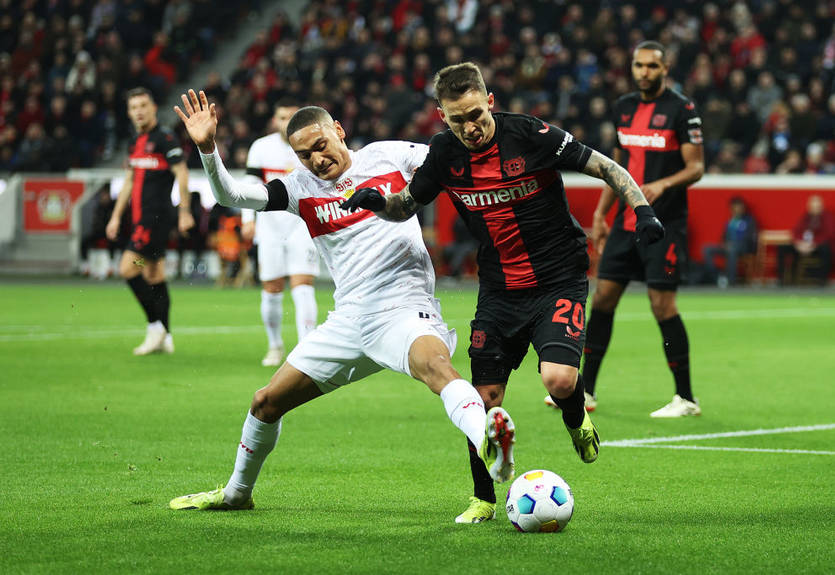 Байєр у драматичному матчі обіграв Штутгарт Байєр у драматичному матчі обіграв Штутгарт