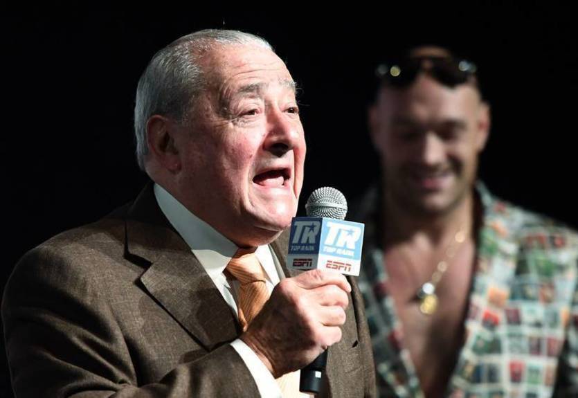 "Открывает свой рот": Промоутер Фьюри наехал на команду Усика за высказывания о срыве боя "Открывает свой рот": Промоутер Фьюри наехал на команду Усика за высказывания о срыве боя