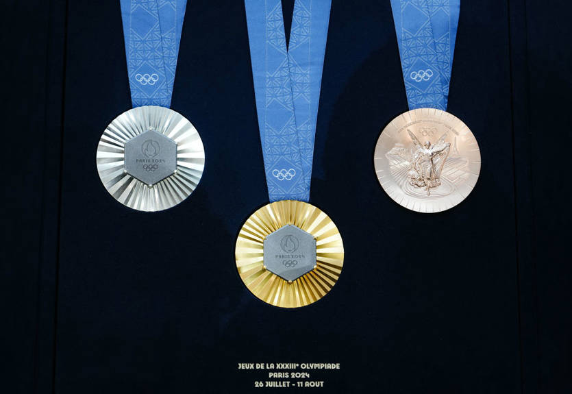 У кожній частина Ейфелевої вежі: представлені медалі Олімпіади-2024