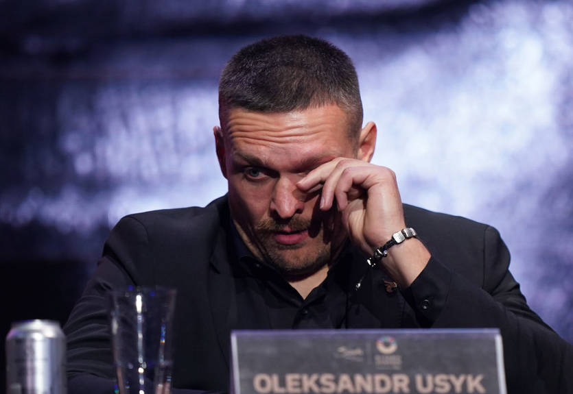 Усик: Я вложил олимпийскую медаль в руку отца во время его похорон