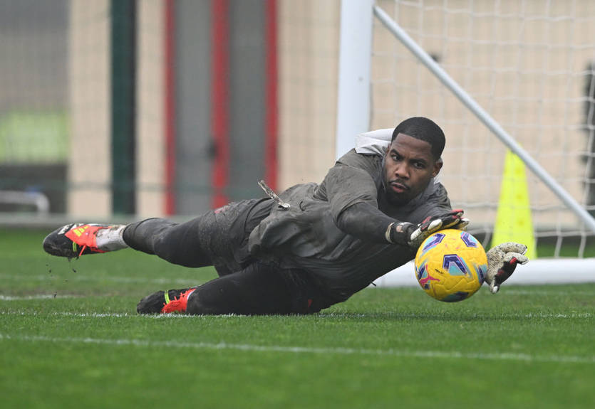 У Милана возникли неожиданные проблемы с основным вратарем