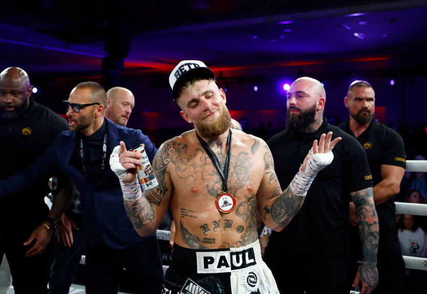 Блогер Джейк Пол викликав на бій колишнього чемпіона UFC Блогер Джейк Пол викликав на бій колишнього чемпіона UFC