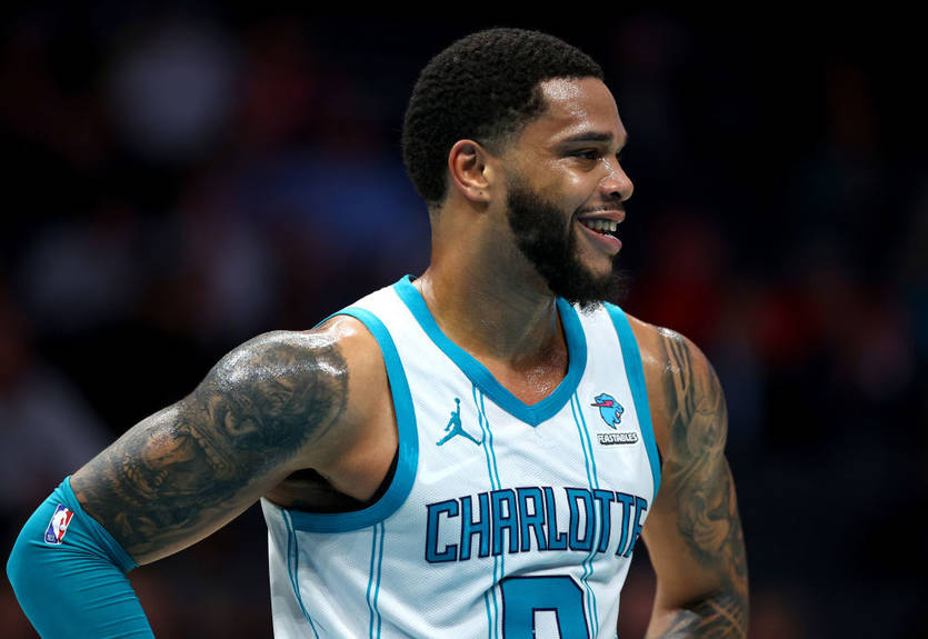 С форварда Шарлотт сняли три уголовных обвинения С форварда Шарлотт сняли три уголовных обвинения