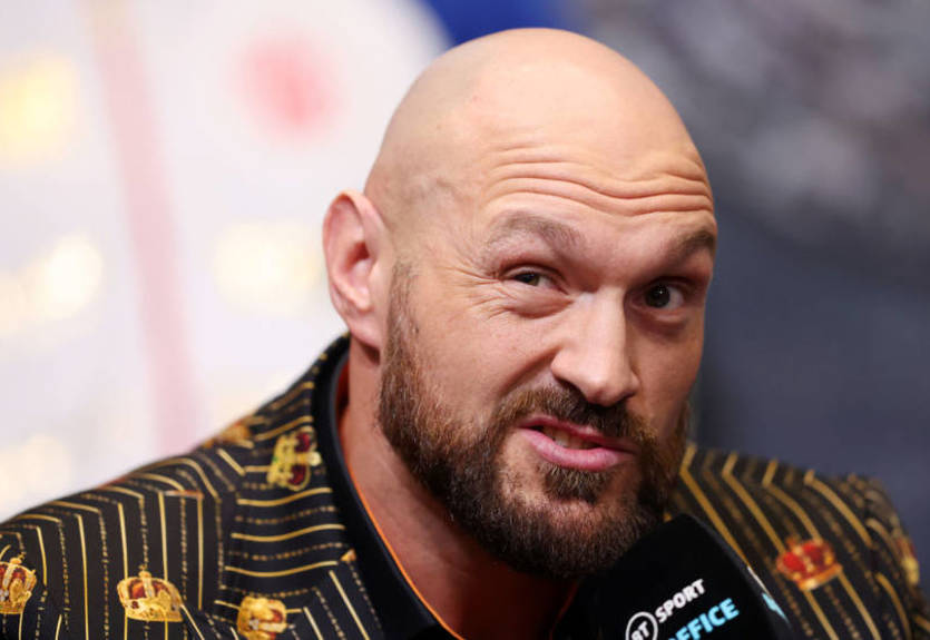 "Произошло что-то подозрительное": Тренер Усика выразил сомнения по поводу травмы Фьюри