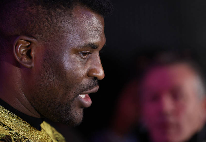 "Не верю, что поднимется": Нганну пригрозил сделать с Джошуа то же, что с Фьюри "Не верю, что поднимется": Нганну пригрозил сделать с Джошуа то же, что с Фьюри