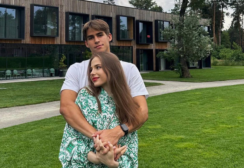 Футболист Динамо сделал предложение своей девушке