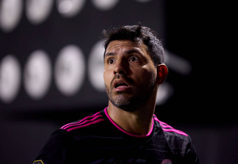 "Є надія": Агуеро емоційно відреагував на слова кардіолога про повернення у футбол "Є надія": Агуеро емоційно відреагував на слова кардіолога про повернення у футбол