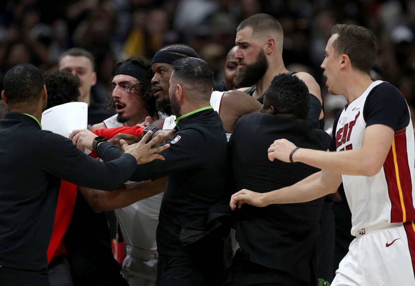 НБА дискваліфікувала гравців, вилучених у матчі Новий Орлеан - Маямі НБА дискваліфікувала гравців, вилучених у матчі Новий Орлеан - Маямі