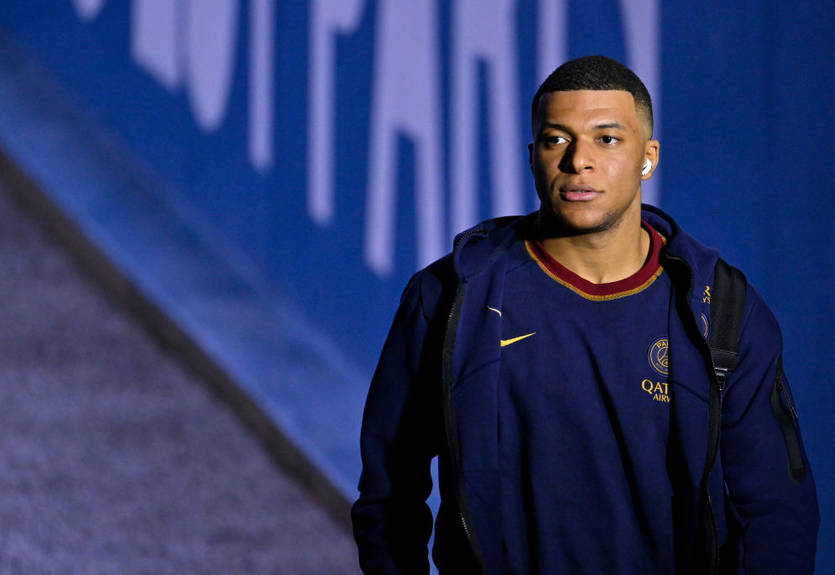 На стадионе Реала начали продавать аксессуары с изображением Мбаппе