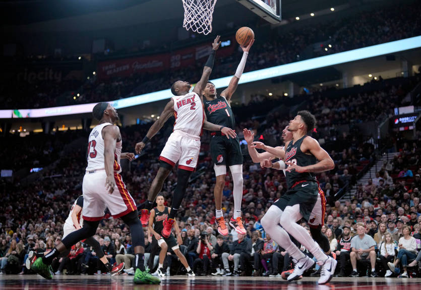 НБА: Бостон без Михайлюка расправился с Филадельфией, Детройт шокировал Чикаго, победа Голден Стэйт