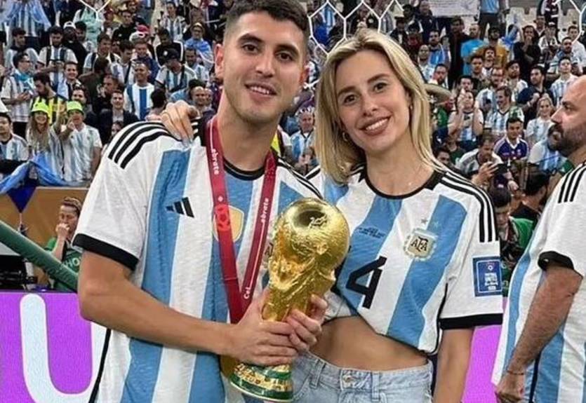 Золоту медаль і футболку на продаж: дружина чемпіона світу 2022 шантажує чоловіка Золоту медаль і футболку на продаж: дружина чемпіона світу 2022 шантажує чоловіка