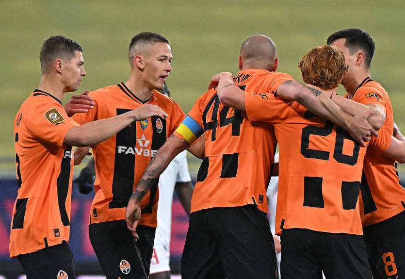 Шахтар у гольовій феєрії здобув впевнену перемогу над Кривбасом Шахтар у гольовій феєрії здобув впевнену перемогу над Кривбасом