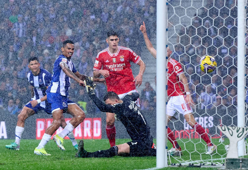 Не день Трубина: Порту в большинстве уничтожил Бенфику Не день Трубина: Порту в большинстве уничтожил Бенфику