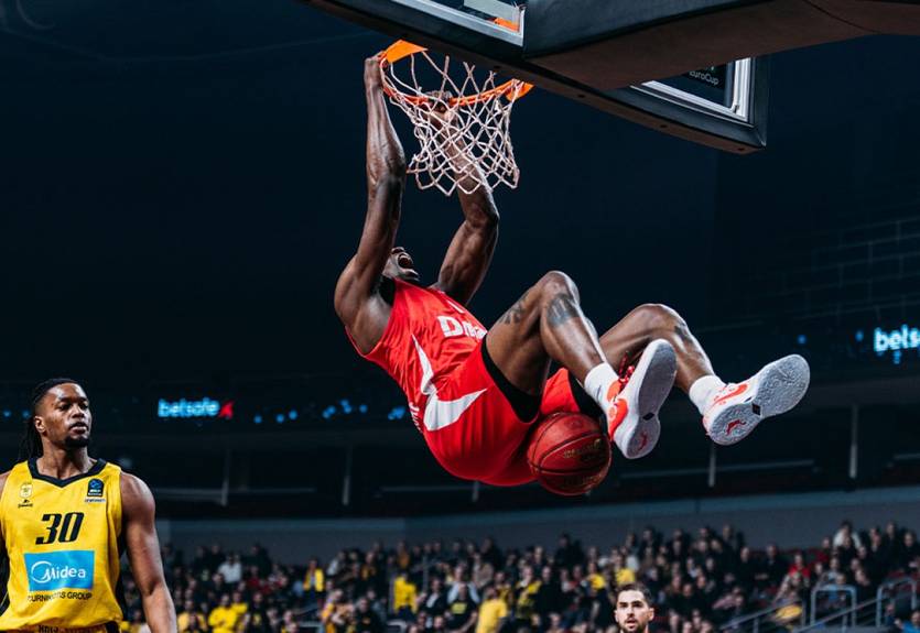 Прометей вышел в четвертьфинал Еврокубка, разгромив Арис