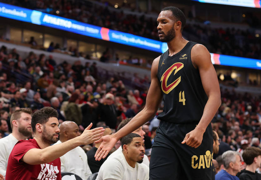 Третий игрок стартового состава Кливленда выбыл из строя Третий игрок стартового состава Кливленда выбыл из строя