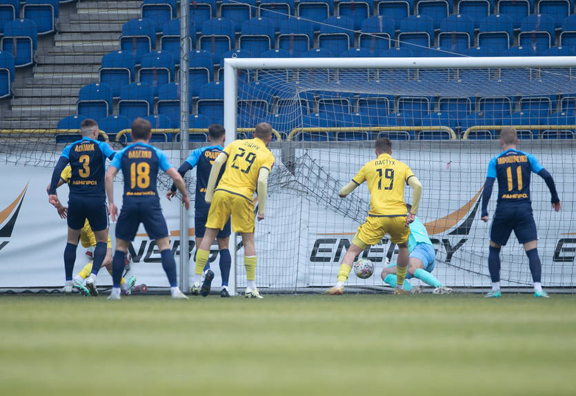 Автогол Сарапія підставив Дніпро-1 у грі з Рухом