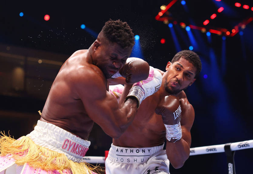 Джошуа брутально нокаутировал Нганну во втором раунде: видео лучших моментов боя