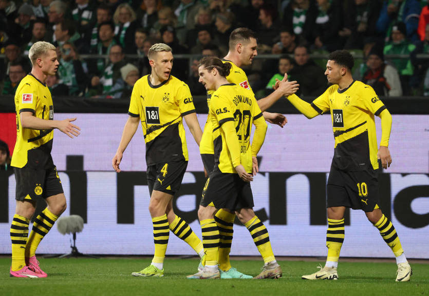 Боруссия Д в меньшинстве удержала победу над Вердером