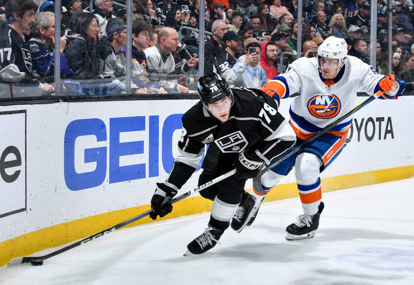 НХЛ: Разгромные победы Виннипега и Лос-Анджелеса, сенсационно фиаско Бостона