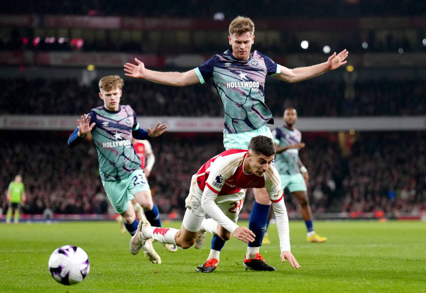 Игроки Брентфорда поссорились с судьей после матча с Арсеналом