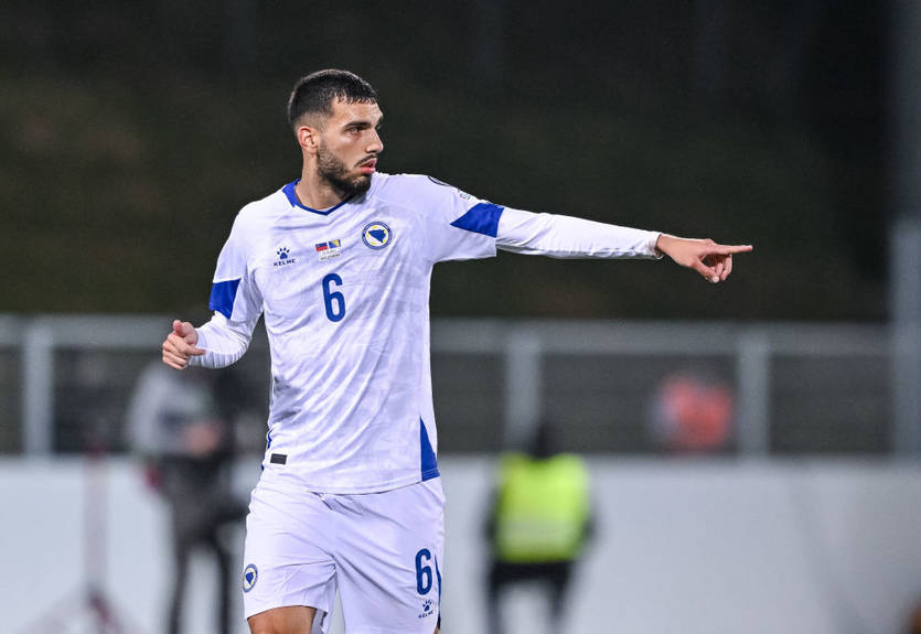 Босния и Герцеговина потеряла защитника перед матчем с Украиной Босния и Герцеговина потеряла защитника перед матчем с Украиной