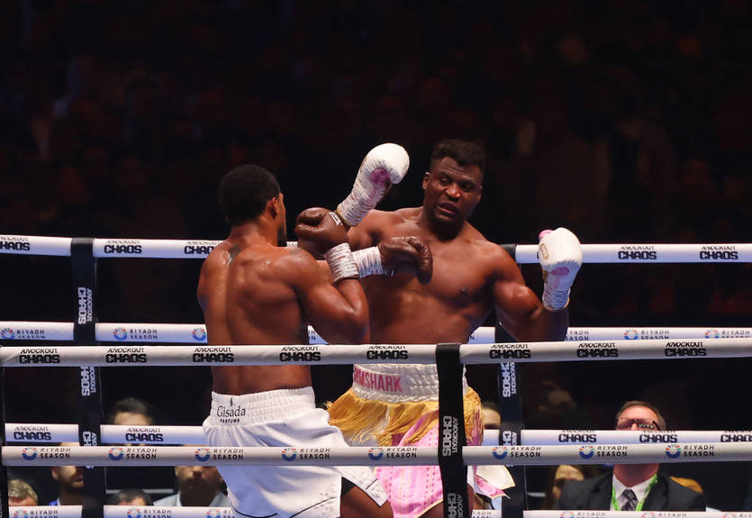 "Потужна сила": президент WBC оцінив перемогу Джошуа над Нганну