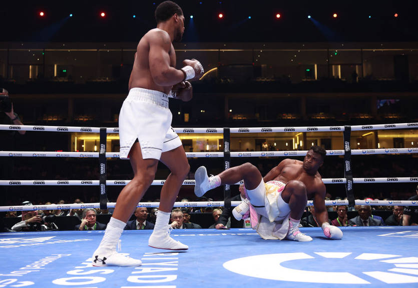 Тренер Джошуа назвав головну помилку Нганну в бою з Ентоні