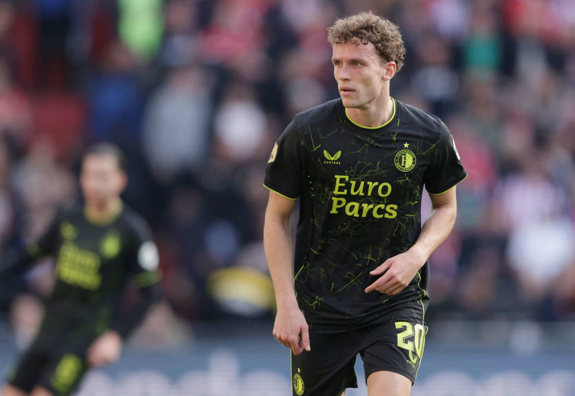 Барселона має намір придбати партнера по збірній Де Йонга